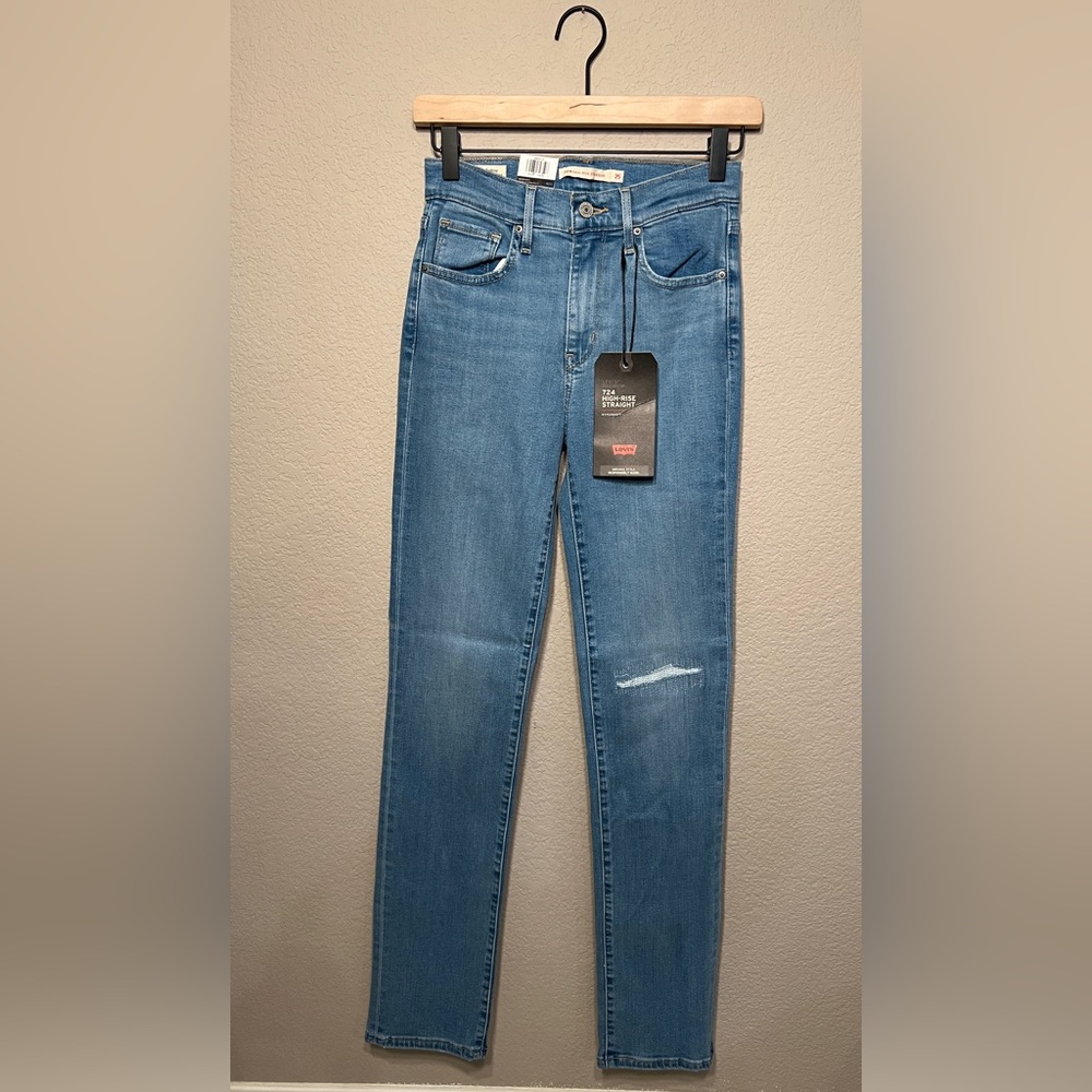 Levi’s | NWT Women’s 724 High Rise Straight Leg Jeans - Light Wash - Picture 6 of 13